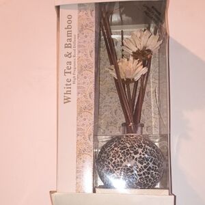 Elegant Black and White Faux Floral Diffuser